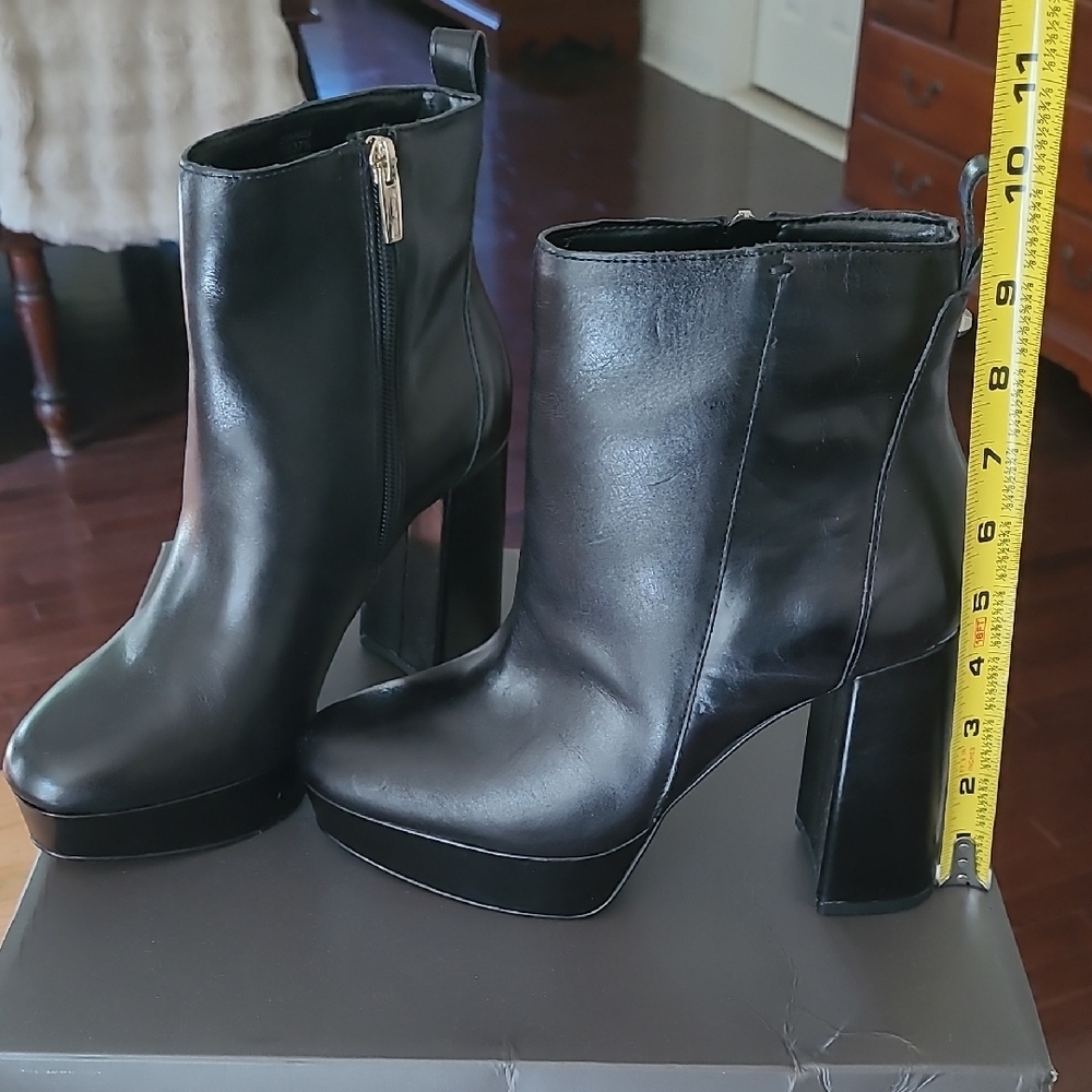 Vince Camuto Zenith Black Leather Ankle Booties Size 7M/37 1/2 Bundle Discount